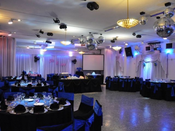 Espacio Moderno en Recepciones Roans
